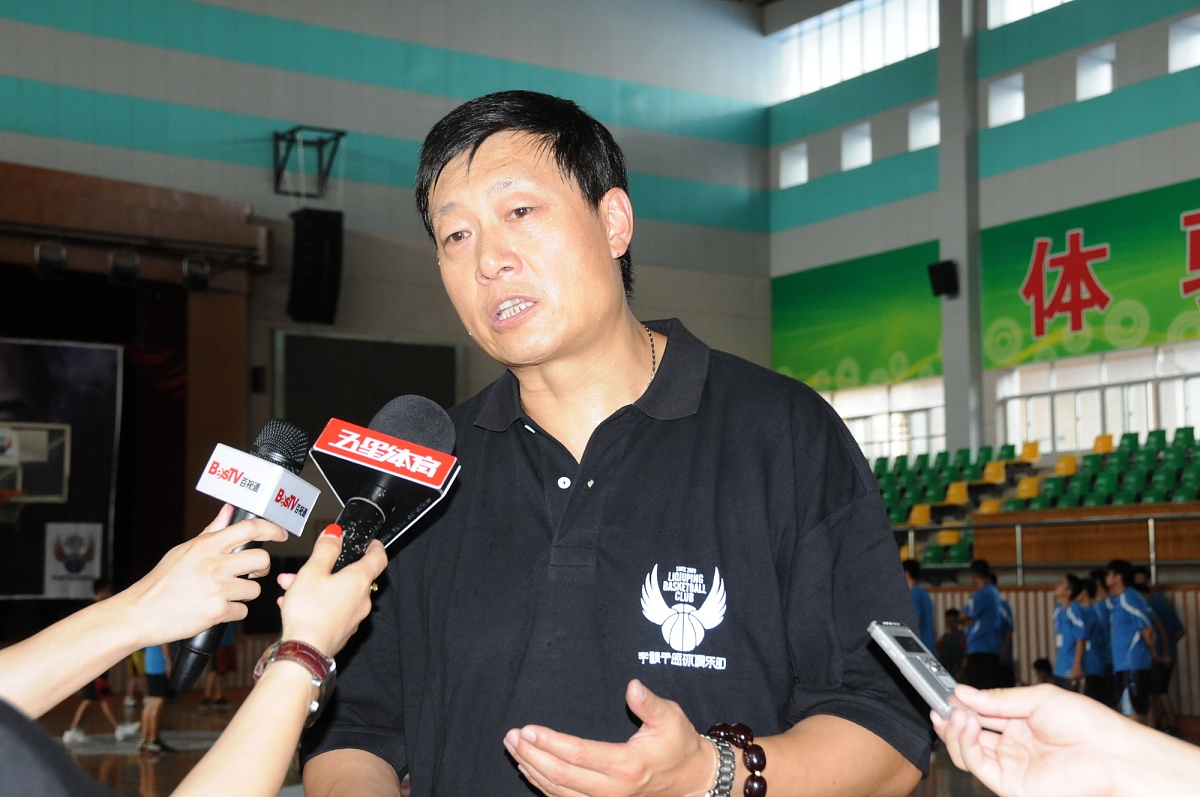 2011年7月3日,上海,李秋平2011篮球夏令营第一期今天在上海七宝中学开