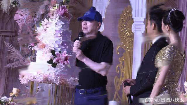65岁朱时茂儿子办婚宴，陈佩斯刘晓庆艺术家齐聚，冯小刚抢镜