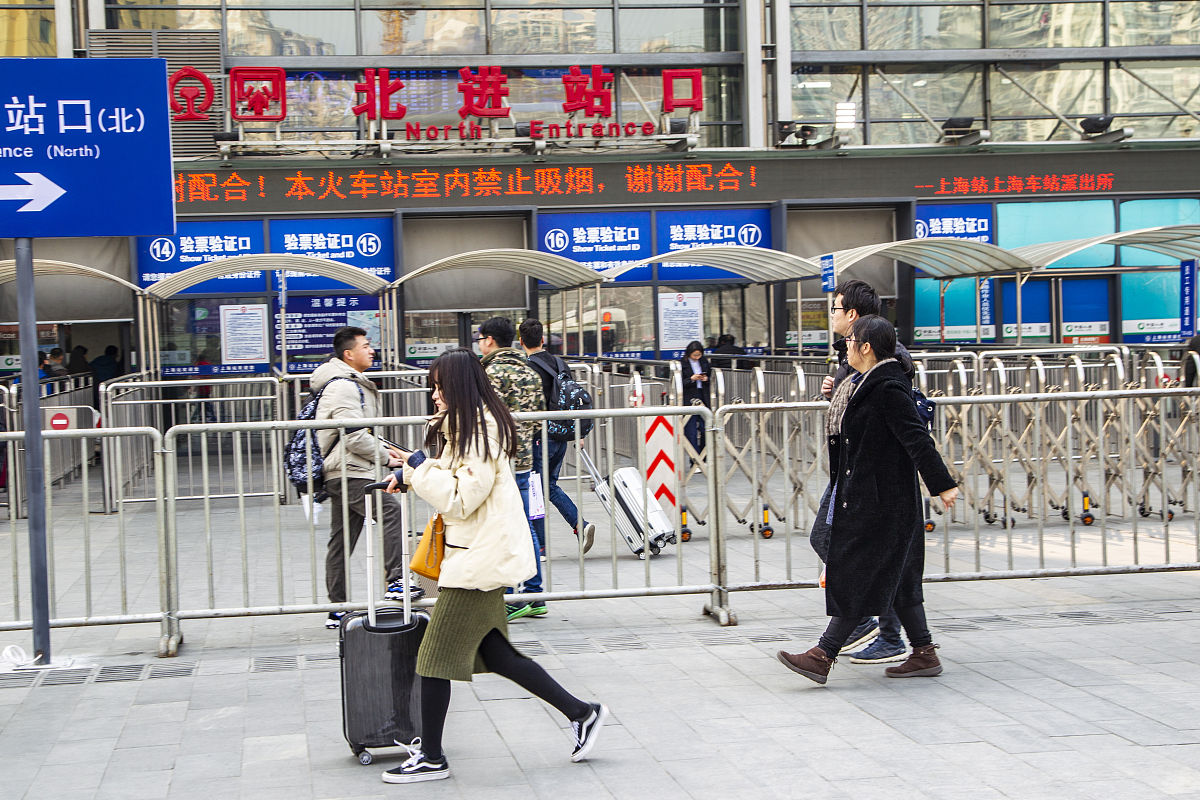 晚上好！有什么可以帮您吗？