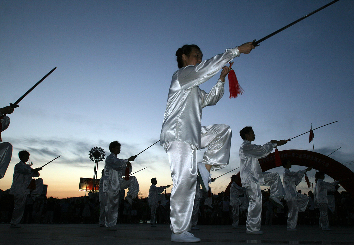 2007年8月8日,安徽巢湖,"迎奥运"全民健身展示活动举行,迎接奥运倒计