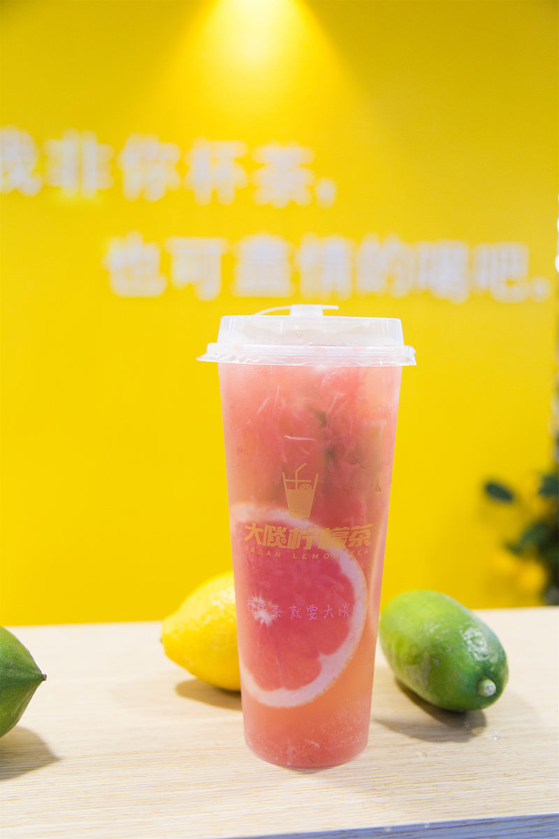 水蜜桃绿茶高端名字推荐：翡翠佳茗、蜜香翠绿、碧波馥郁、玉润清香