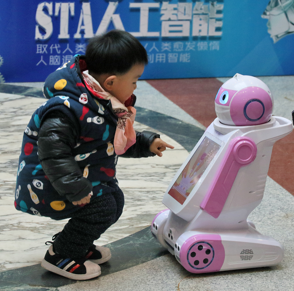 你现在身份是一名幼儿园老师请对课题立项《家园共育理念下促进家庭教育与幼儿园教育的有机融合路径探究》的一、概念界定 进行阐述不要乱写：