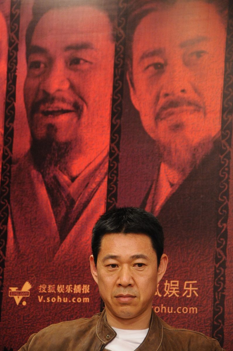 2008年4月23日,北京,电影《赤壁》官网的启动仪式举行. 张丰毅与其扮