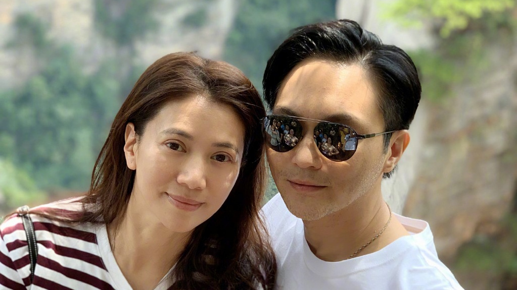 #每日娱乐快讯#【魔童13岁生日!袁咏仪晒蛋糕为其庆生】近日,袁咏仪在微博为儿子魔童庆生,