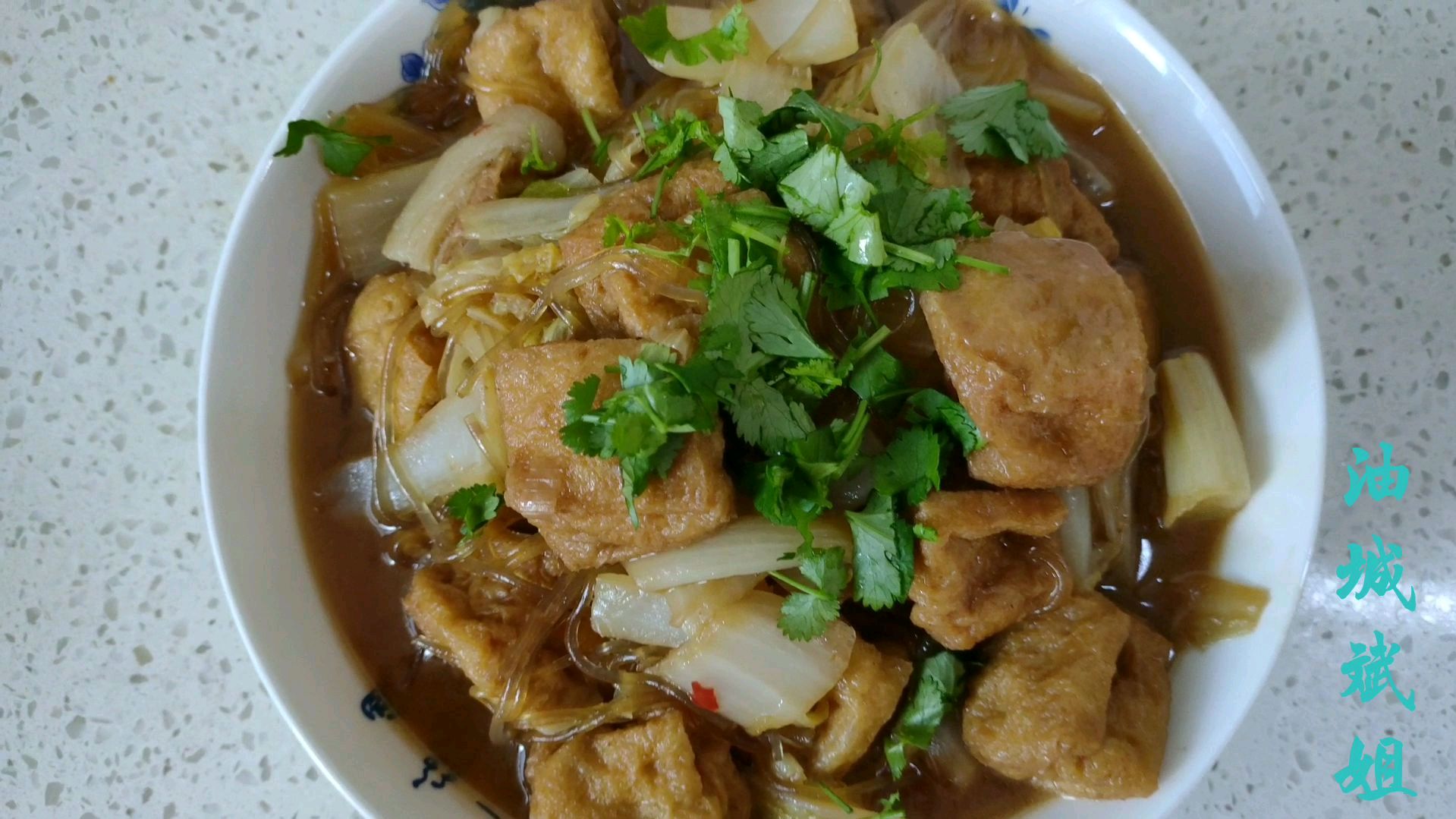 白菜粉条炖豆腐泡这样做,做法简单,软嫩鲜香,上桌就抢光
