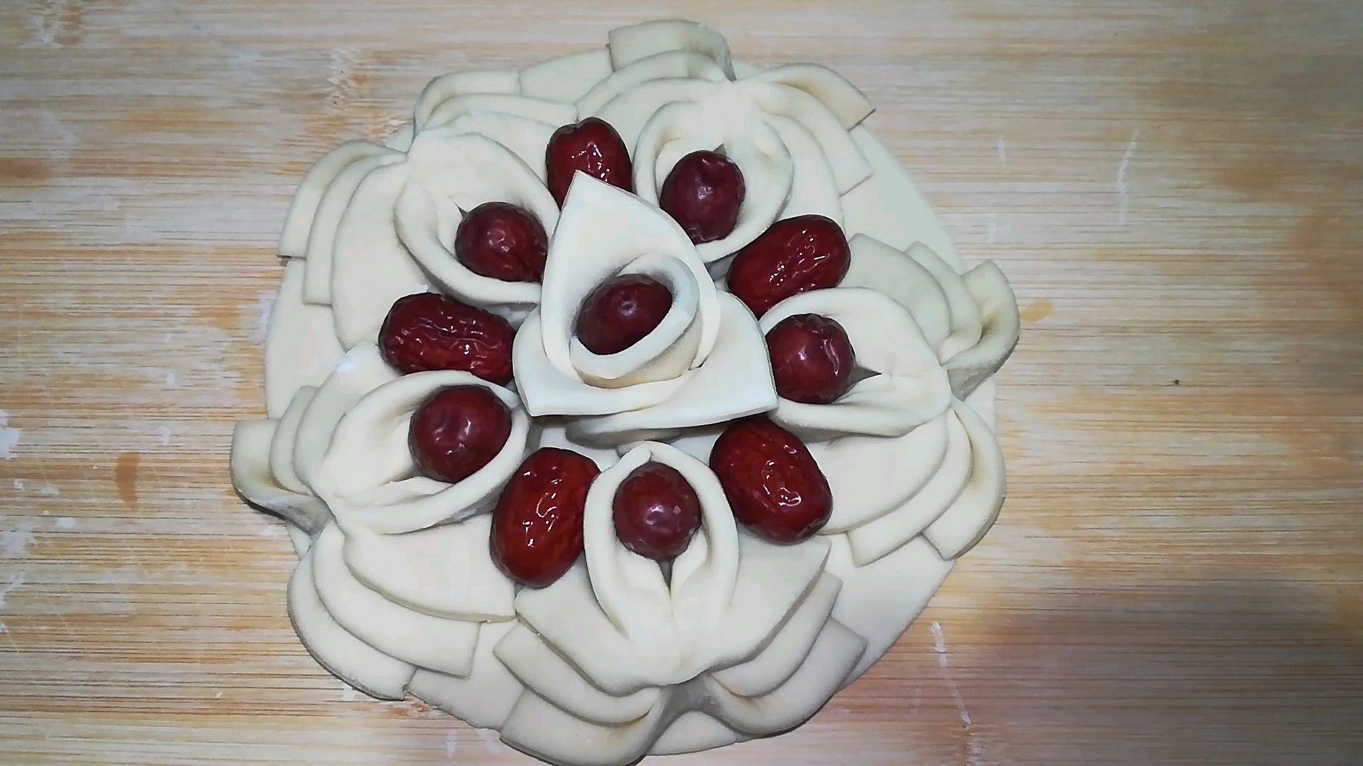 春节传统美食,枣花馍的家常做法,简单几步就完成,好看又好吃