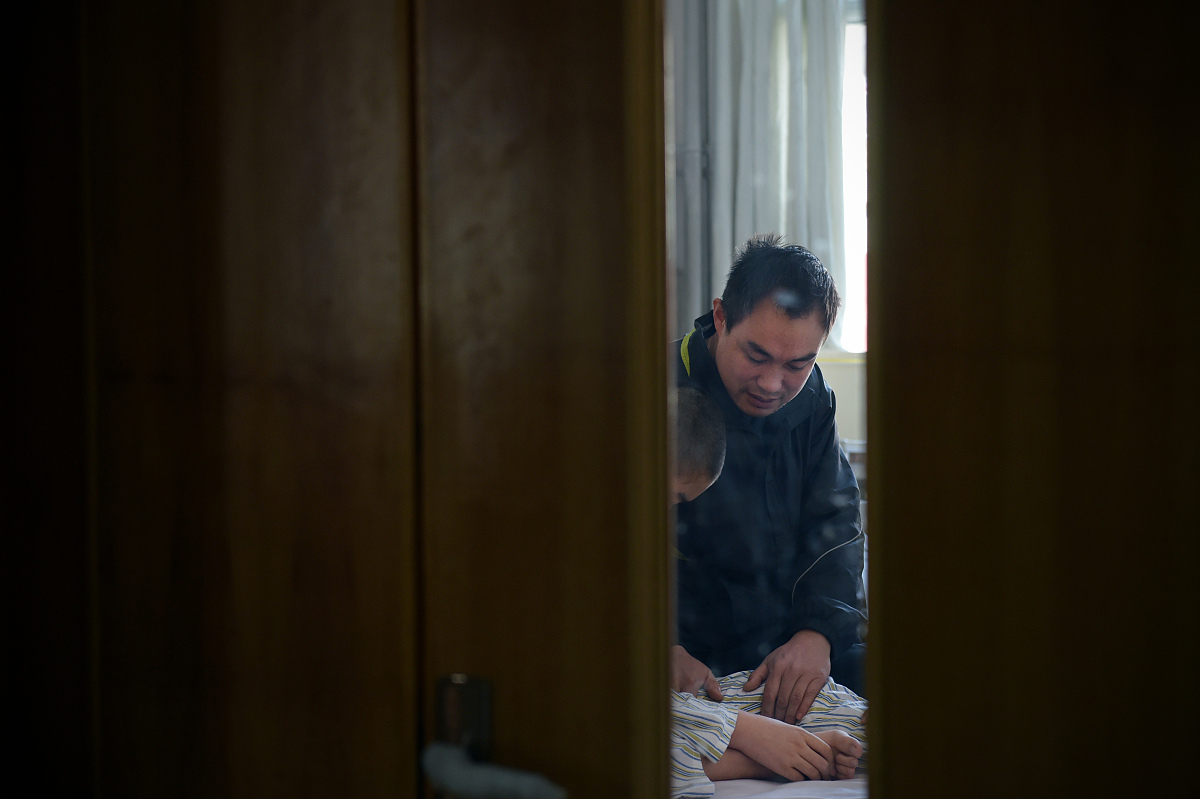 张一凡：2002年出生，家庭背景介绍