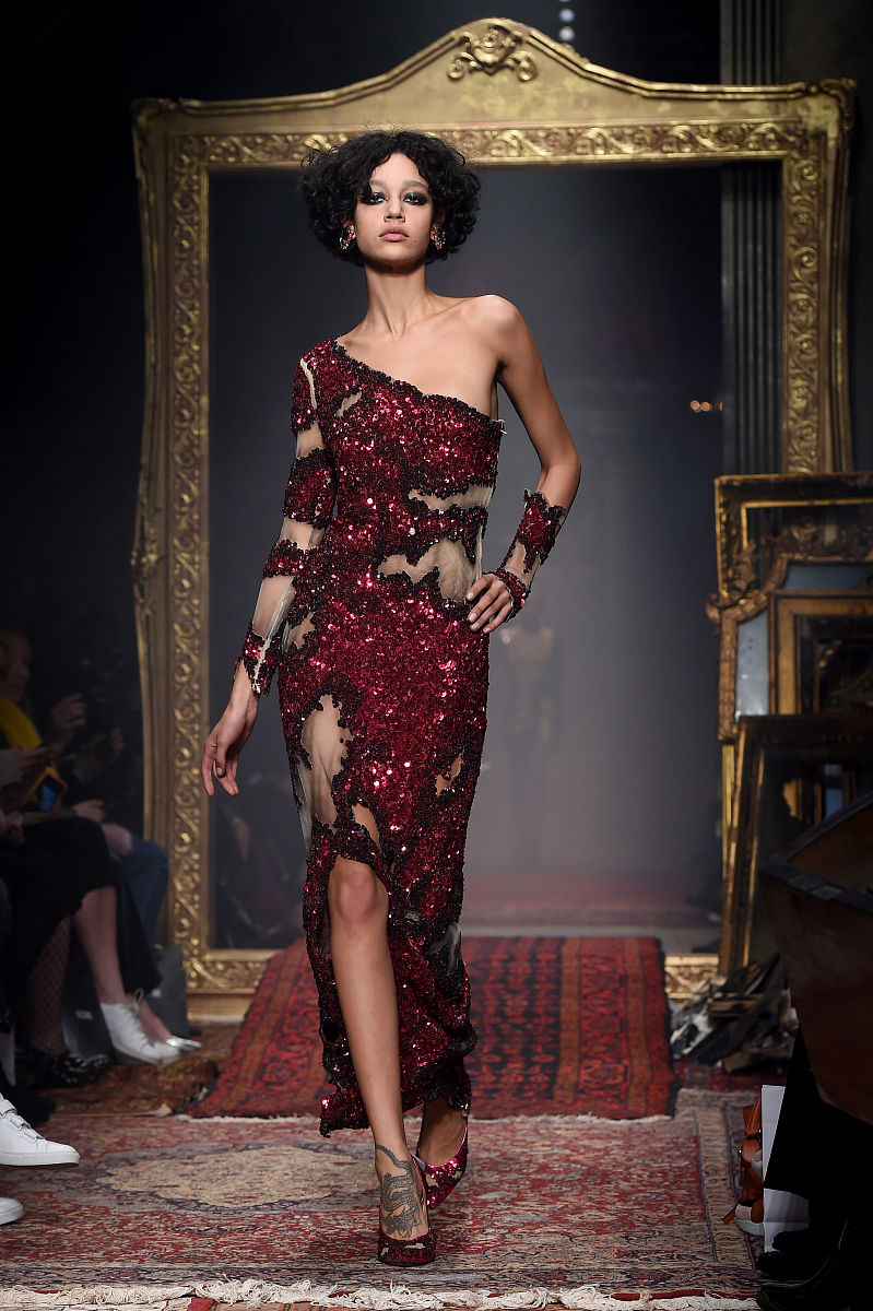 2016年2月26日讯,米兰,当地时间2月25日,2016秋冬米兰时装周:moschino
