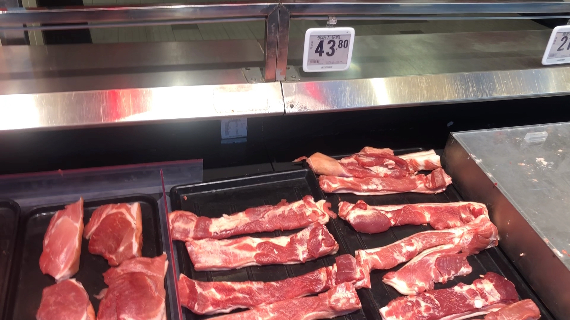 猪肉价格上涨,小伙带你看看昆明的猪肉实拍价格,你还吃得起吗?