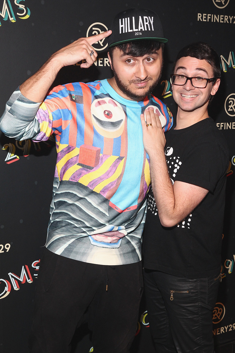 基于MATLAB编程实现16阶Walsh序列下面是MATLAB编程实现16阶Walsh序列的示例代码：matlab 生成16阶Walsh矩阵w = hadamard16; 取第一行作为16阶Walsh序列walsh_seq = w1 ; 显示16阶Walsh序列dispwalsh_seq;执行上述代码后将输出16阶Walsh序列： 1 1 1 1 1 1 1