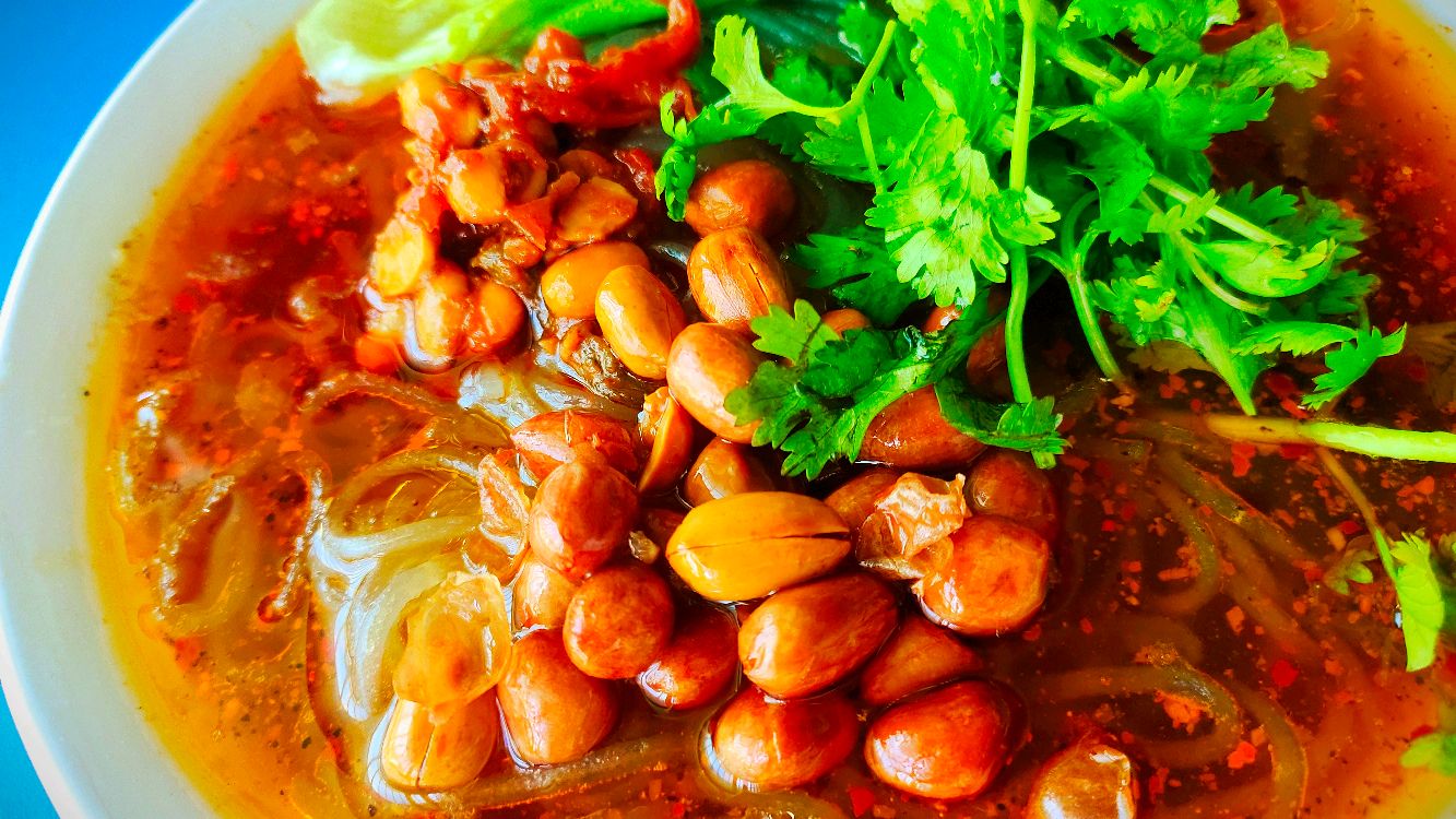 在家也能做出好吃的麻辣烫!秘制配方全告诉你,滋溜嗦粉真过瘾