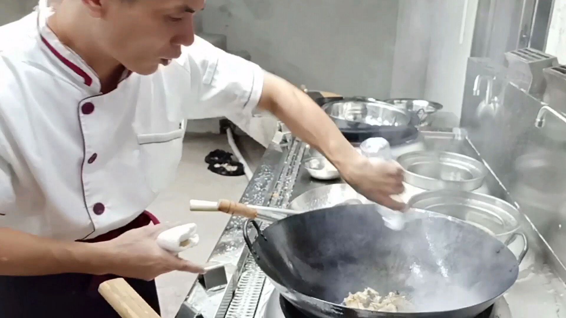 粤厨教你“鱼骨豆腐汤”汤奶白鲜甜香浓,没有进过厨房一学就会