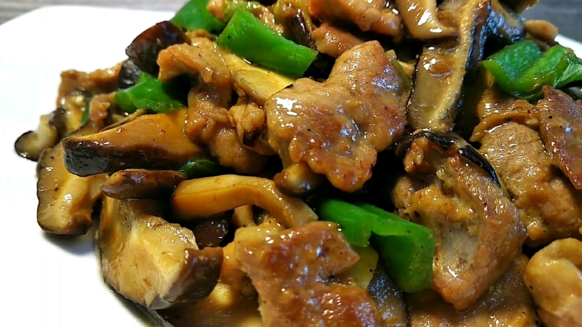 香菇炒肉片怎么做好吃,大厨分享一招,鲜香滑嫩又解馋,简单实用