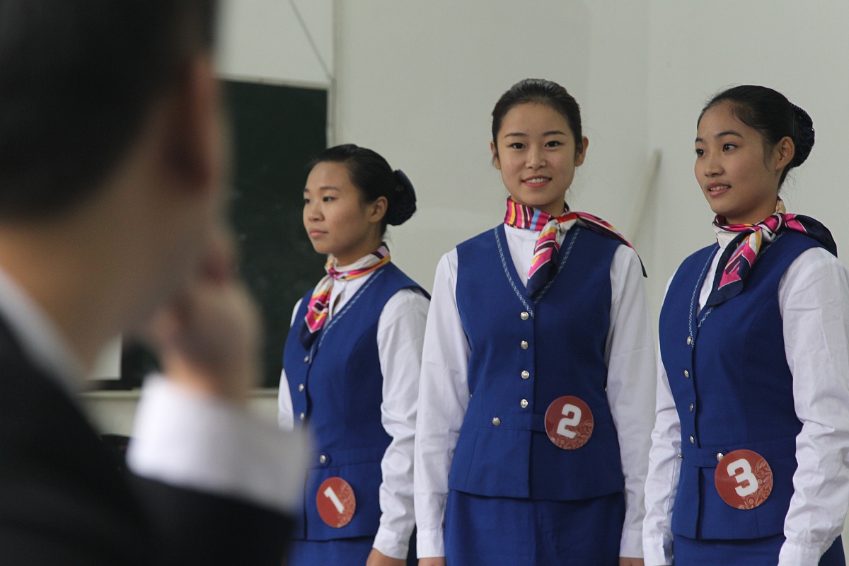 重庆川维中学国际航空乘务是全世界的跑吗