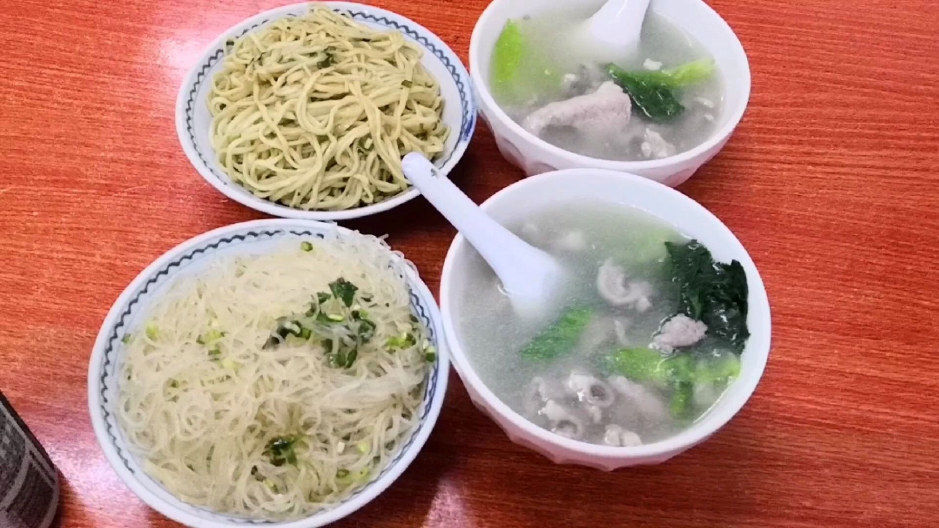 深夜里的梅州腌面,全猪汤