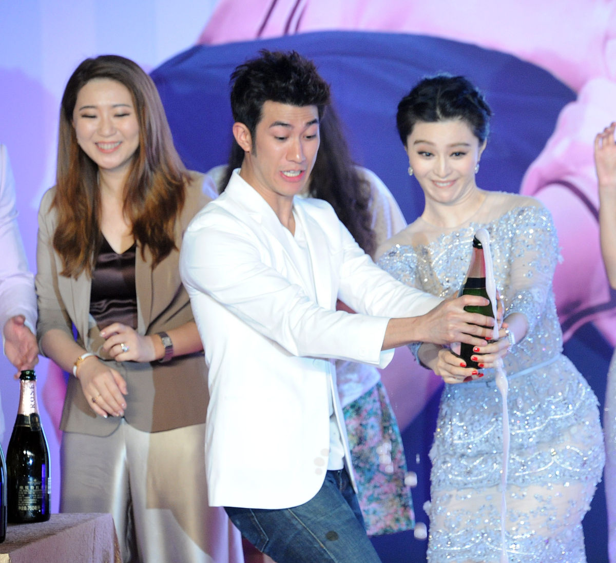 2013年08月05日,北京,电影《一夜惊喜》举行首映礼.金依萌,李治廷,范