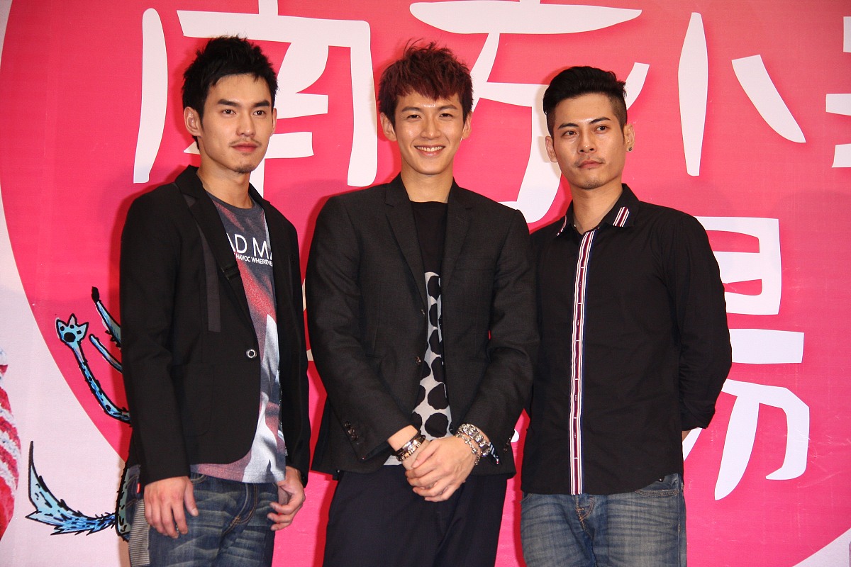 如果肖润宣是男同他喜欢上了另一个男的写一个故事