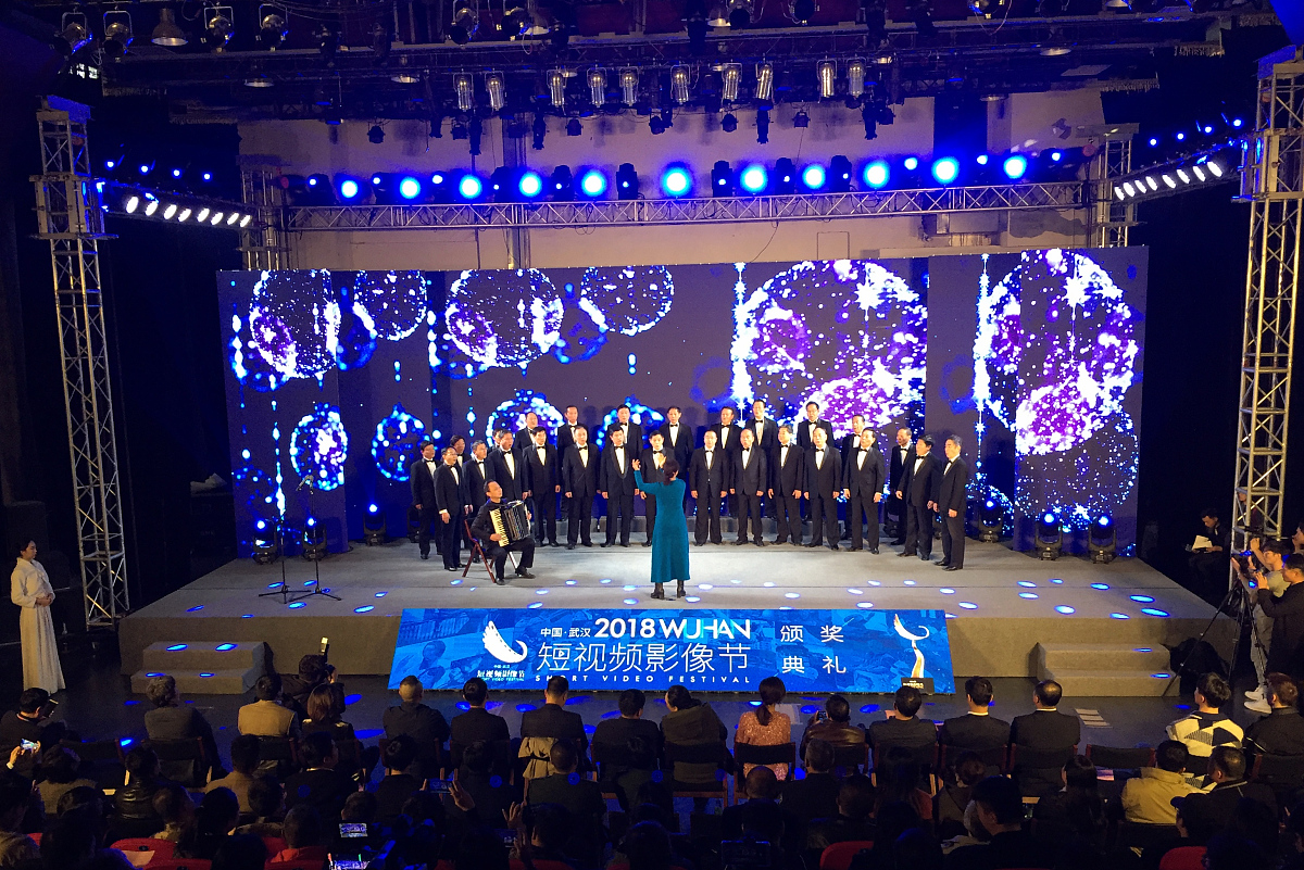 制作一份抖音短视频运营 的简历