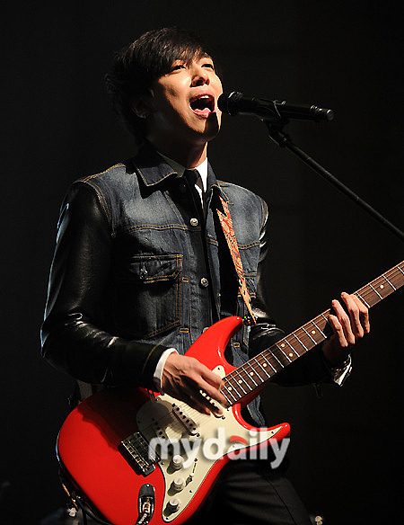 2012年3月26日,韩国音乐组合cnblue于上午在首尔举行了面向国内外媒体
