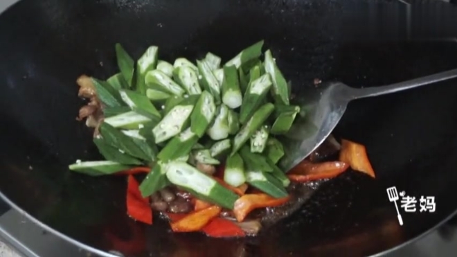 秋葵炒肉片吃过吗?这样做出来的秋葵很好吃