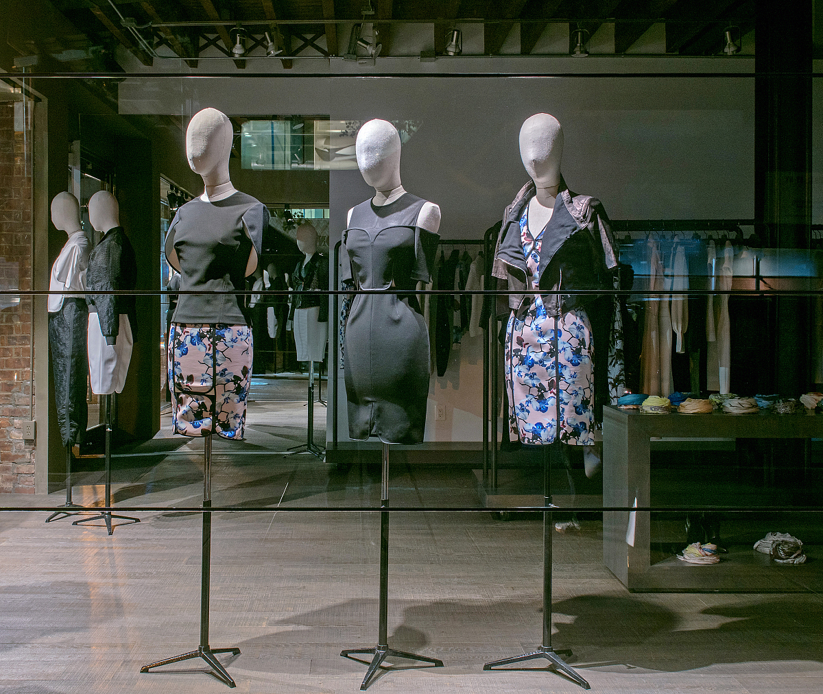 服装展示设计：静态展示与动态展示的奥秘