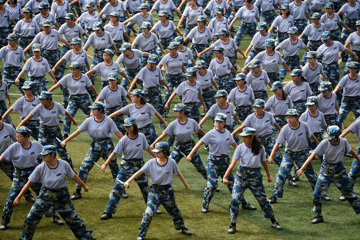 匕首操方阵汇演精彩解说词：见证精英战士的华丽绝技