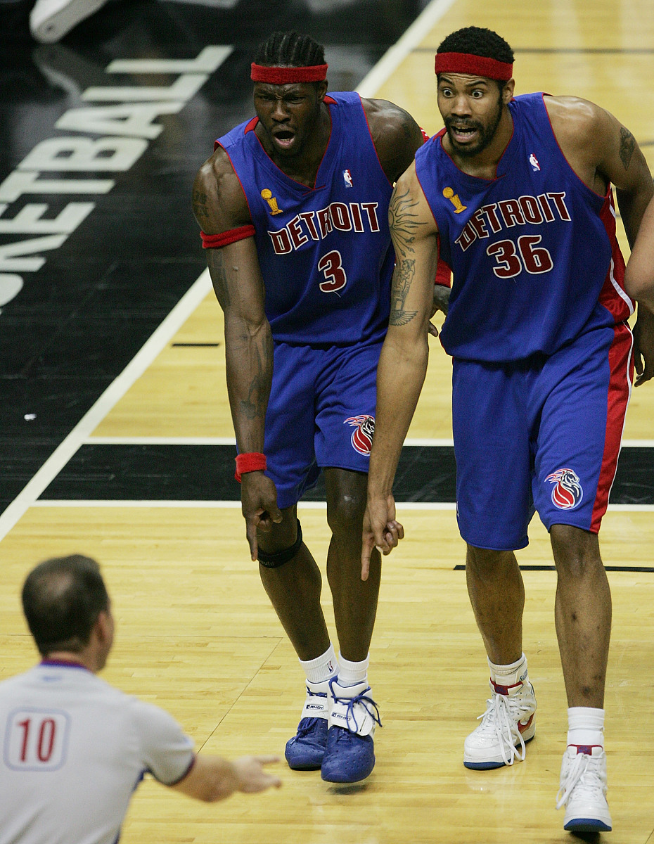 2005年6月9日,nba总决赛,马刺主场84-69战胜活塞,取得首场胜利.本-华