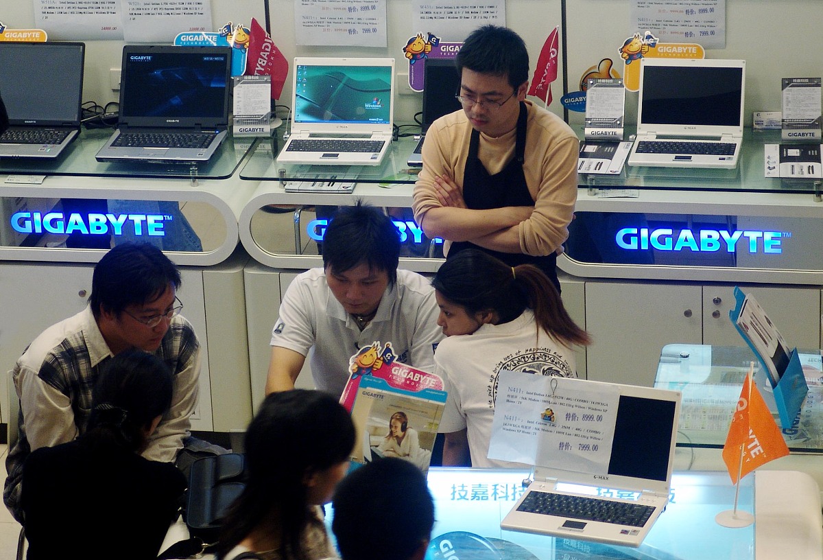 帮我配一台电脑价格要求人民币4500到5000要求使用主流品牌