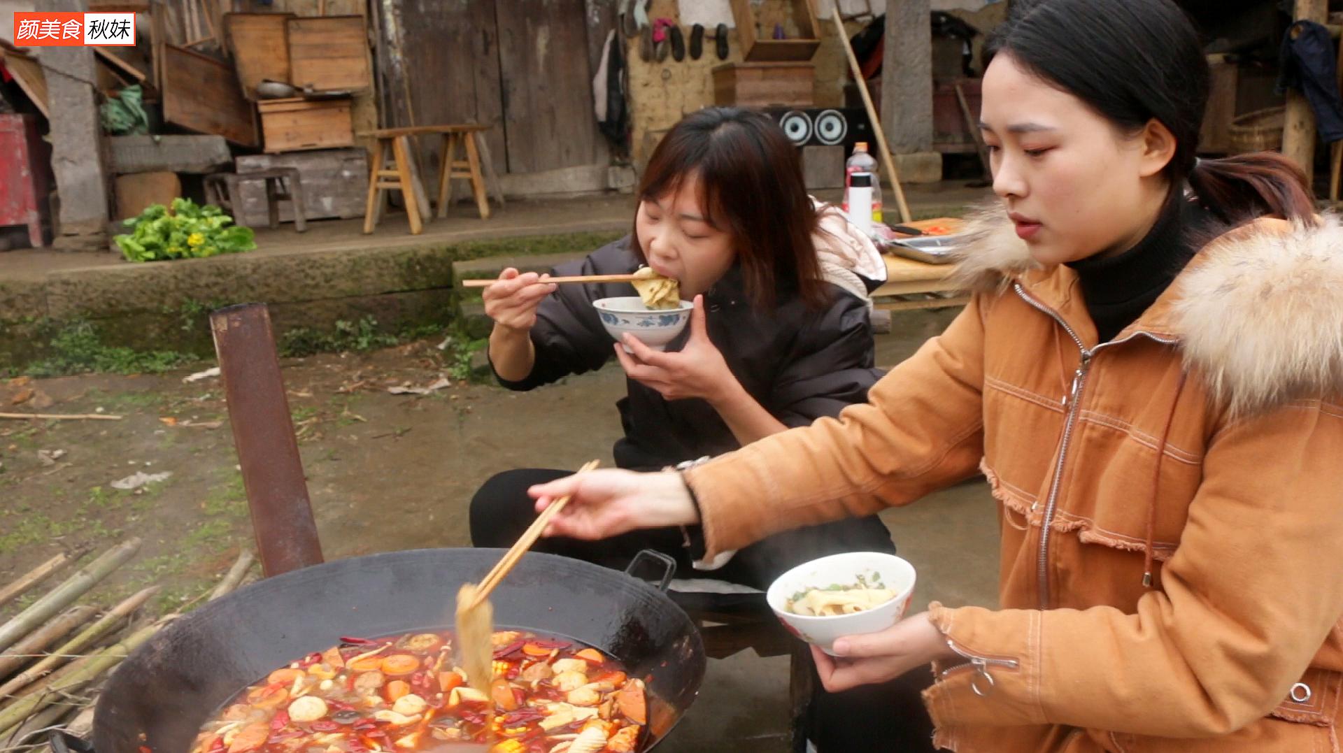 [图]秋妹和姐姐想吃火锅，130块钱弄了一大锅，一次全吃光好过瘾