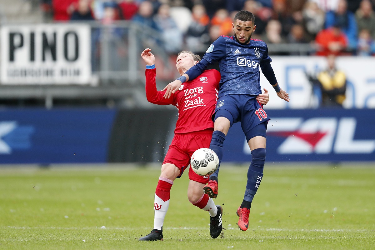 (l-<strong>r</strong>) rico strieder of fc utrecht, hakim ziyech of ajax during