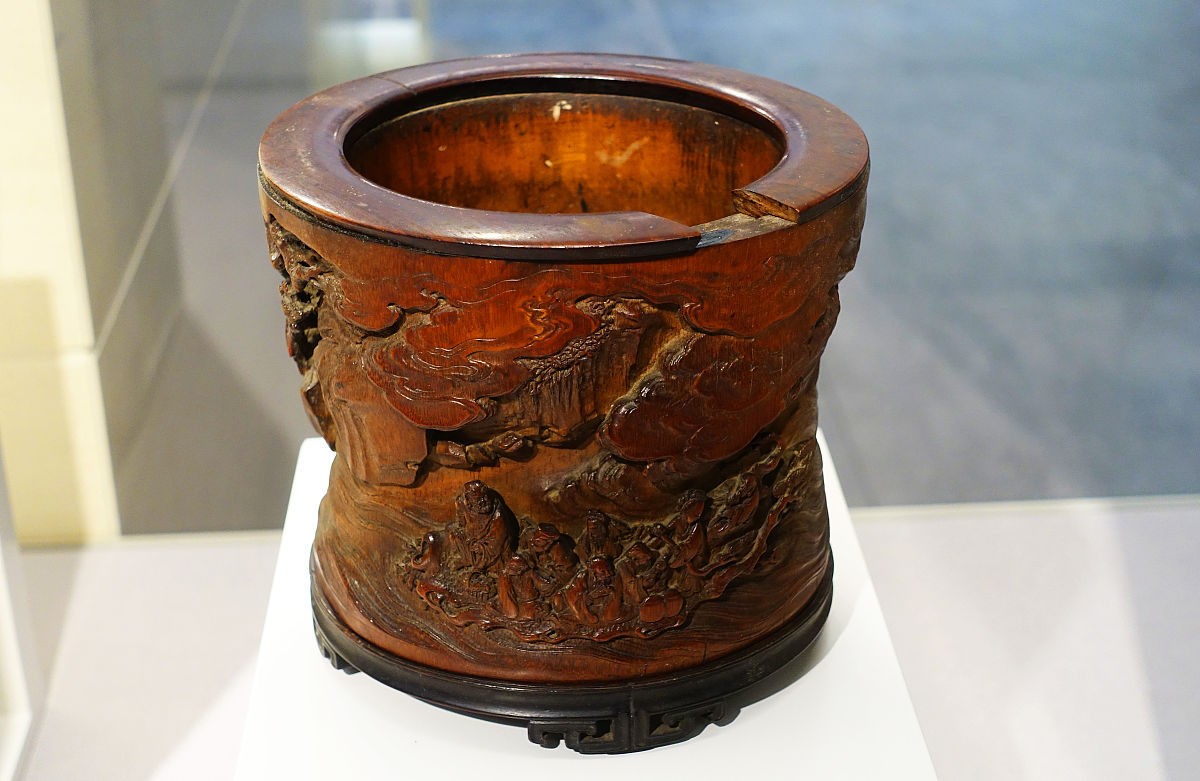 2019年5月28日,南京,竹刻八仙过海笔筒,明代,南京博物院"江苏古代文明