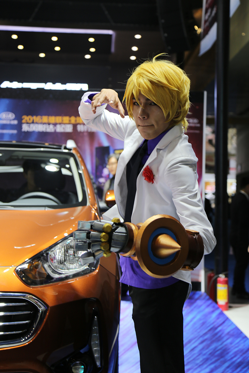 搞笑大胃王游戏是一款有着丰富搞笑剧情的冒险游戏玩家可以扮演一个食欲旺盛的大胖子尝试吃下各种各样的食物并在赛事中获得胜利有着丰富多彩的任务和挑战玩家需要通过提高自己的技能以及收集越来越多的道具来完成它们玩家们并不需要担心游戏难度过高因为这款游戏的控制手感十分流畅续写这段话