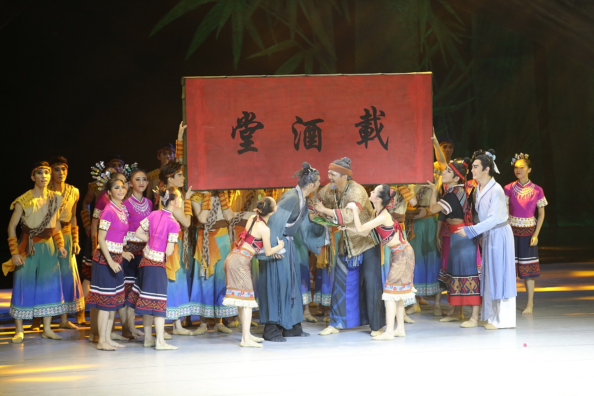 补充丰富传统文化方面海口有着悠久的历史和丰富的文化遗产。海口的传统文化主要包括琼剧、琼台歌舞、儋州龙舟等这些传统文化形成了海口独特的文化氛围。此外海口还有许多历史遗迹和文化景点如海口市博物馆、文庙、五公祠、龙昆南寺等这些景点展示了海口悠久的历史和丰富的文化遗产。游憩休闲方面海口拥有得天独厚的自然风光和优美的人文环境。海口有许多著名的旅游景点如大小洞天、骑楼老街、南海观音等这些景点吸引了大量的游客前