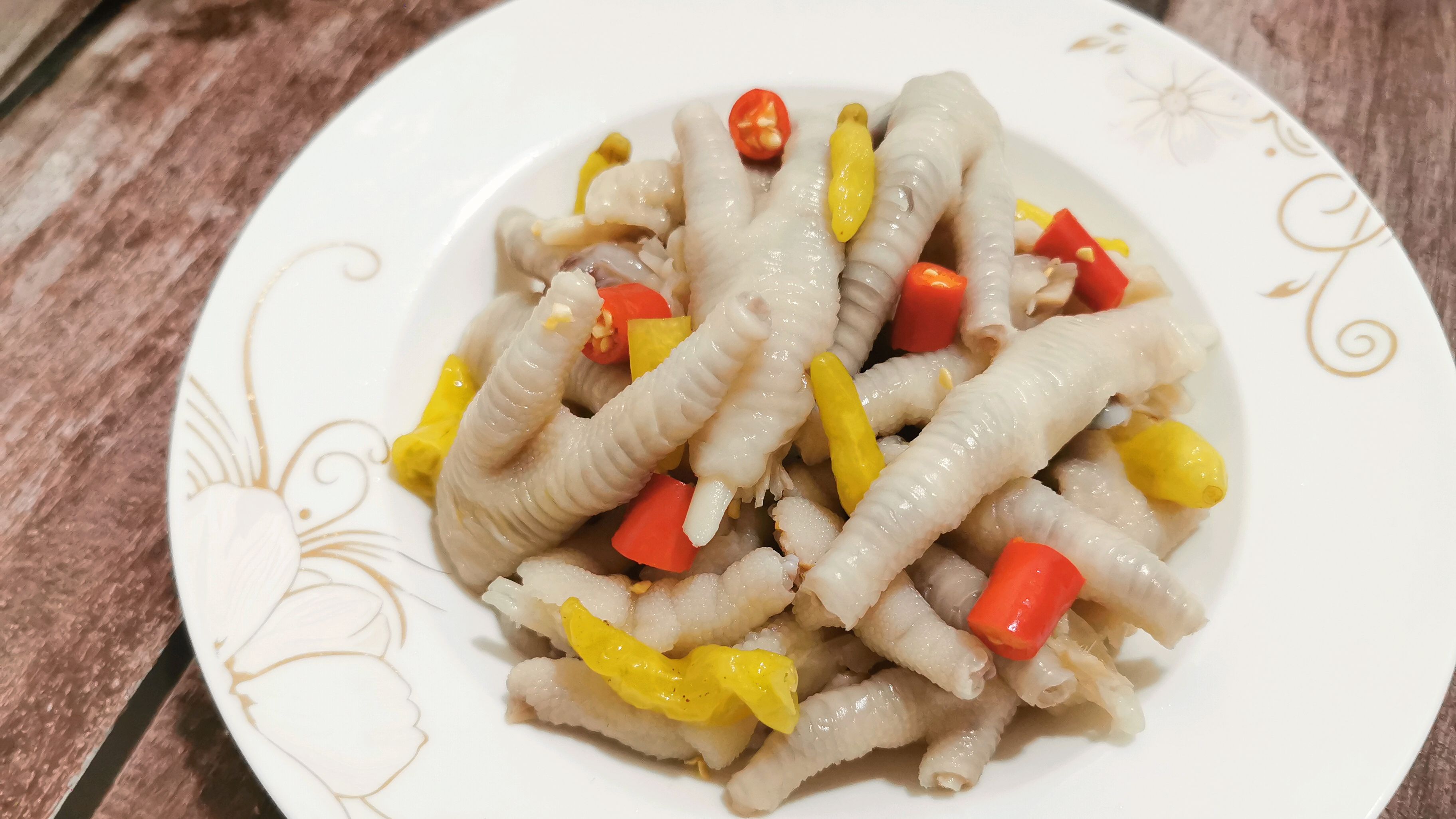 皮韧肉香的泡椒鸡爪怎么做,只需1个诀窍,比买的更好吃