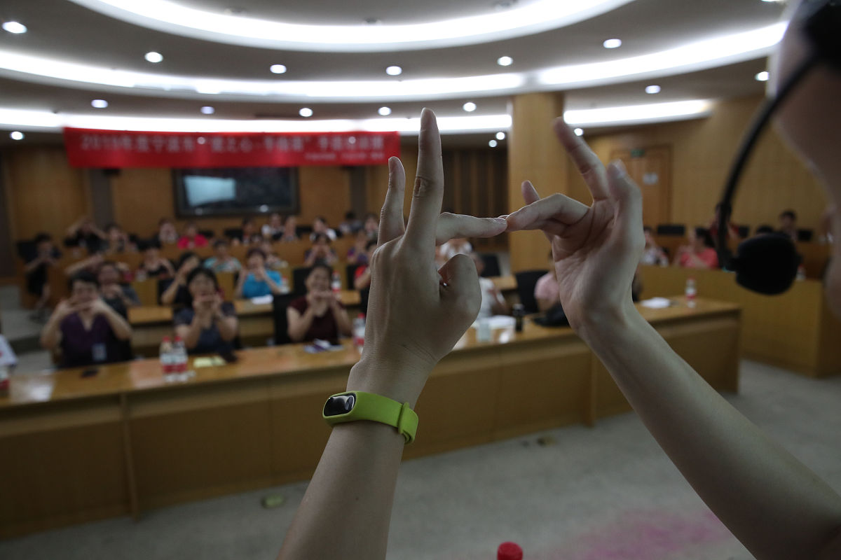 和聋哑孩子聊什么内容好