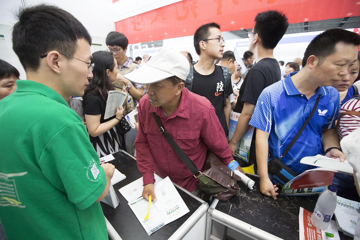 钟扬精神启示：大学生如何将奉献融入社会