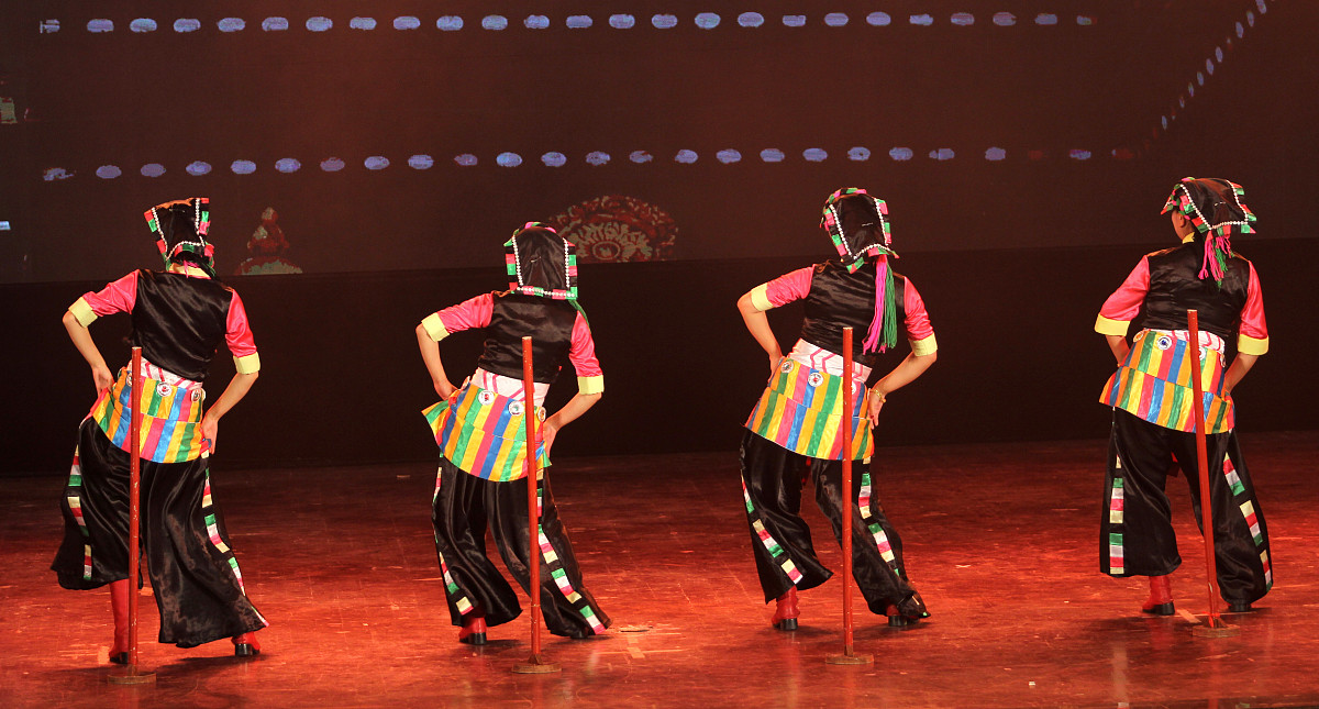 300字写从动作音乐美术种类主题思想赏析藏族三人舞《牛背摇篮》