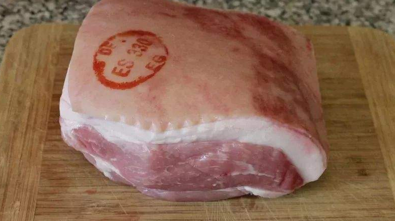 买猪肉时,猪皮上有印章要留意,我也是刚知道的,涨知识