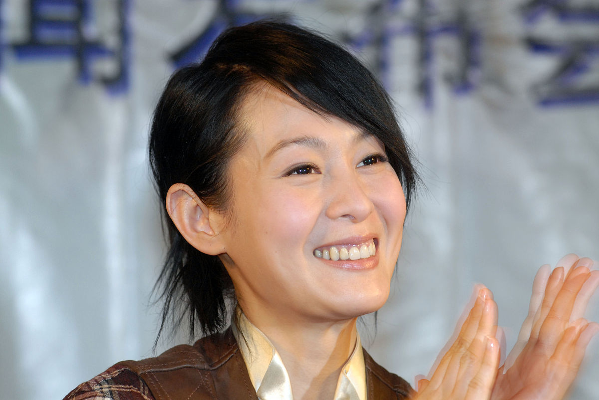 以情感的艺术：情感如何在文学、电影和音乐中得到表达为题写一篇1200文章