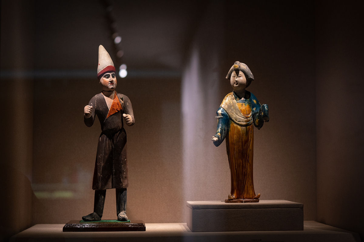 以丝绸之路：东西方文化交流的桥梁为题写一篇1200字文章