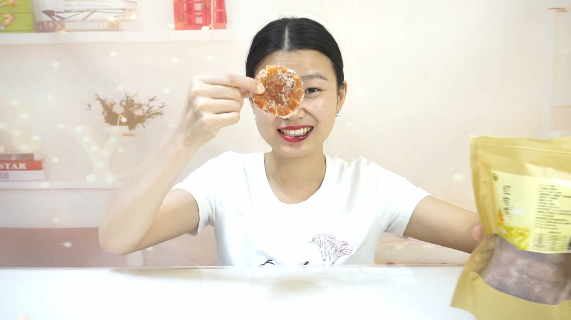 这就是我小时候最爱的“红桔饼”,整个桔子连皮腌制,人生的味道