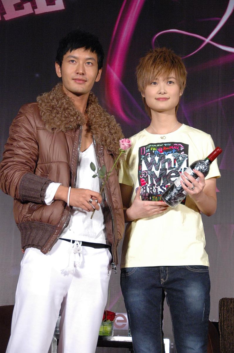 用项目管理的知识写一篇关于生日派对策划的成本管理报告wbs列表如下：11准备工作111确定派对地点1111预定场所112邀请宾客1121制作请帖1122发放请帖1123估算来宾人数113采购物资1131 采购食品1132采购装饰品1133预定蛋糕1134采购娱乐道具12场所布置121座椅布置122装饰布置123娱乐活动道具摆放13宴会安排131宴会1311主持人暖场1312切蛋糕1313吃饭132