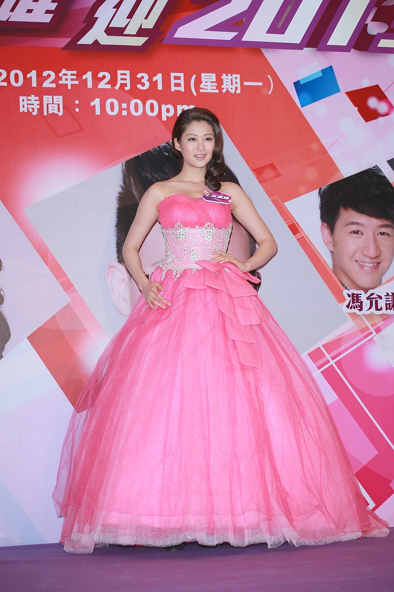 2012年12月31日,香港,明星现身香港上水广场出席跨年倒数活动《星光闪