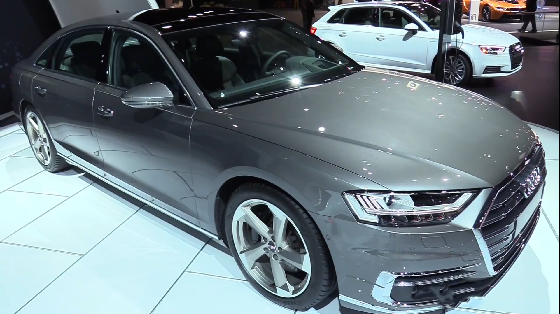 车长5米3,又一款豪华车上市,内饰美的不像话,宝马奔驰还敢狂?