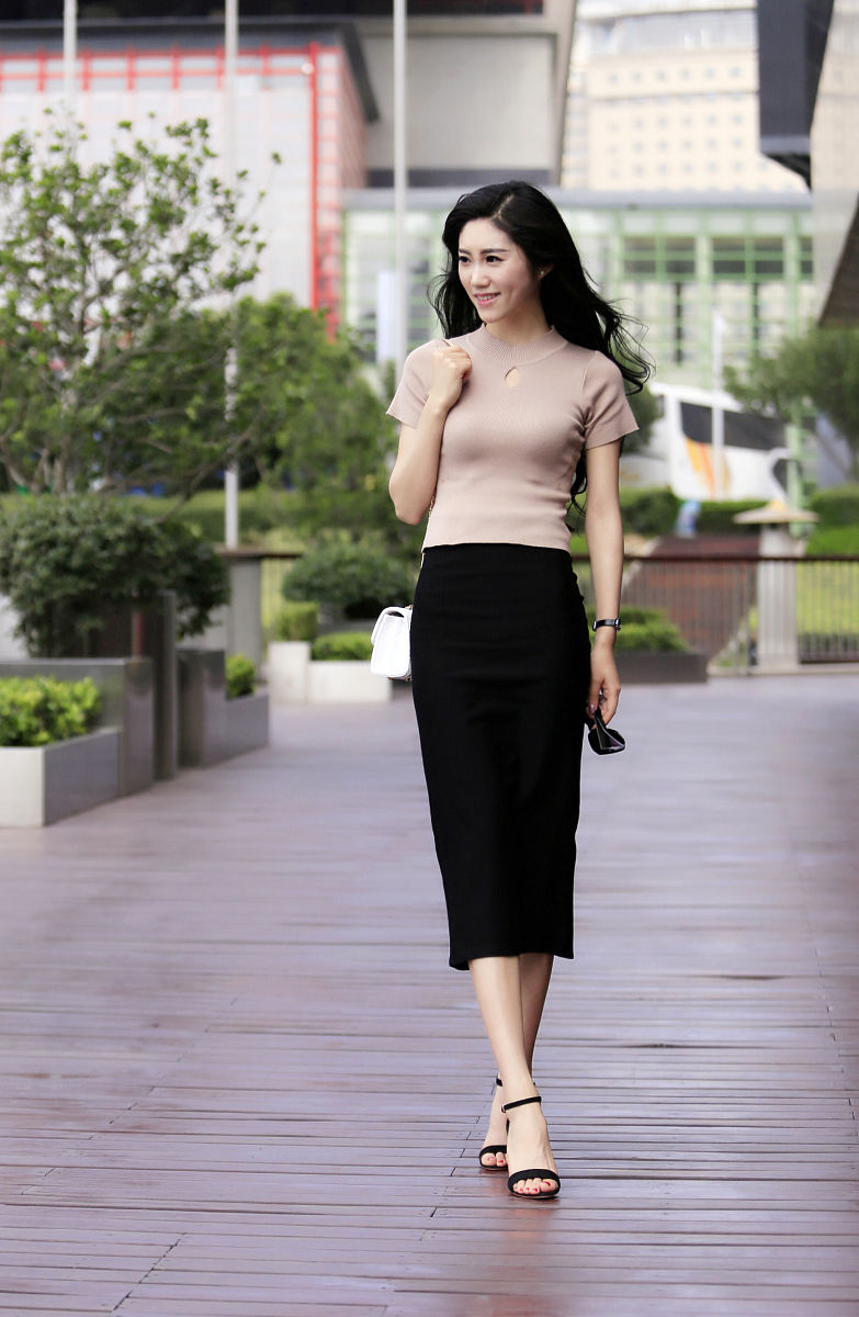 如何描述女生的外貌