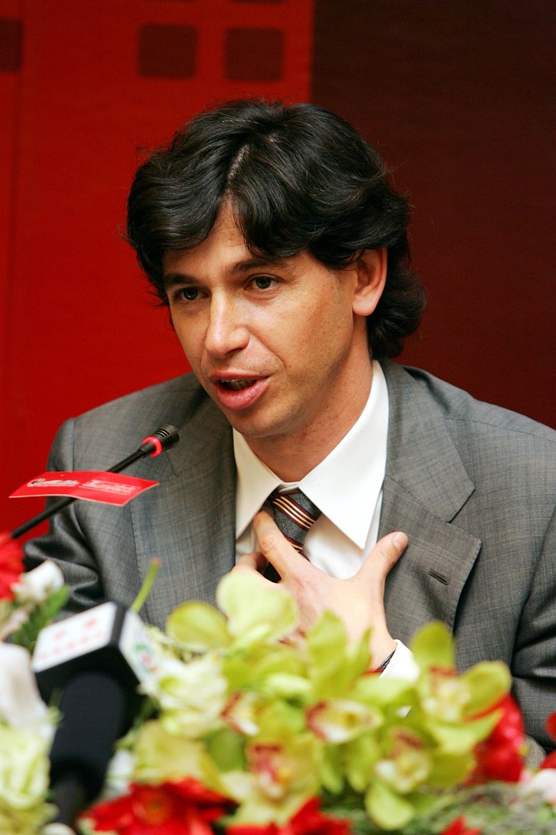 2008年4月10日,中国北京,意甲ac米兰队中文官方网站开通.阿尔贝蒂尼++