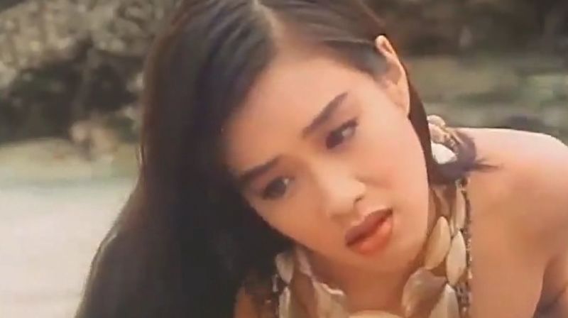 影视:郑伊健落水,性感美人鱼钟丽缇用这招救他,金城武当年真嫩