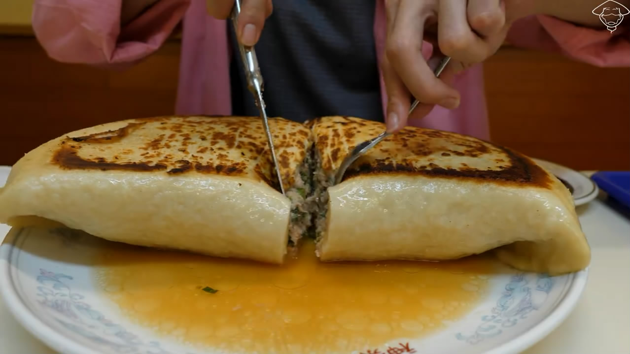 日本巨型饺子5斤重,普通饺子X100!你敢挑战吗?