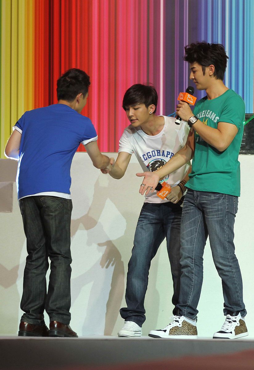 2011年8月29日,太仓,飞轮海三子现身某品牌快乐盛典.飞轮海(汪东城,炎