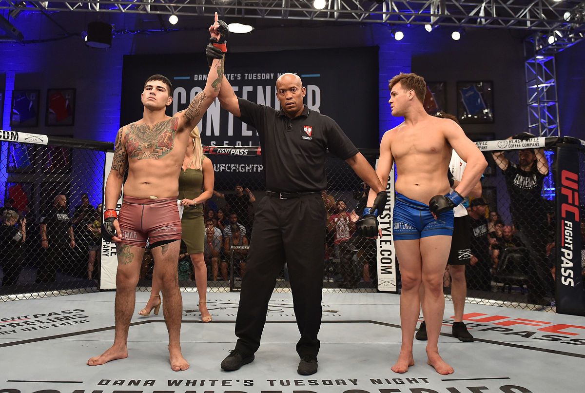 以解说的角度 解说一下WWE RAW第1542期塞斯击败鲍比的比赛